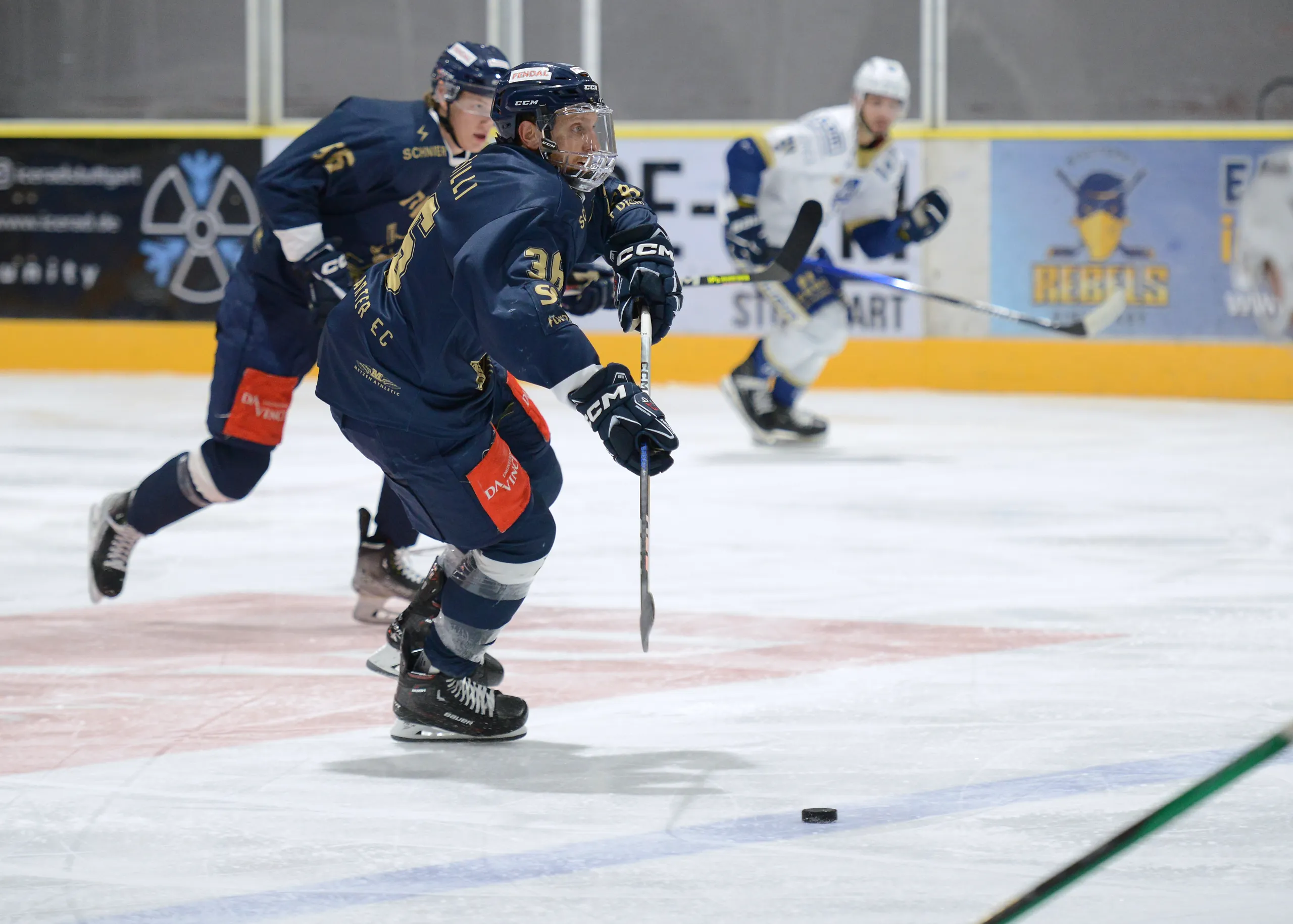 Titelbild Mathias Vostareks Doppelpack beschert ersten Rebels-Sieg seit sieben Spielen