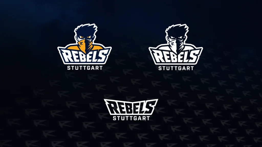 Das neue Maskottchen-Logo der Stuttgart Rebels: Drei Design-Varianten auf dunklem Hintergrund. Oben zwei Versionen mit einer Maskottchen-Büste (ein Rebell mit bandana-verdecktem Gesicht und einem kleinen „R“ darauf), darunter der Schriftzug „REBELS STUTTGART“. Links in voller Farbe (Dunkelblau, Gelb, Weiß), rechts als monochrome weiße Version. Unten in der Mitte der isolierte Schriftzug in Weiß.